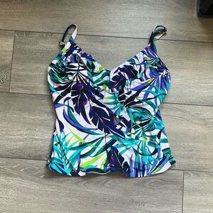 MM16 Trim shaper tankini top